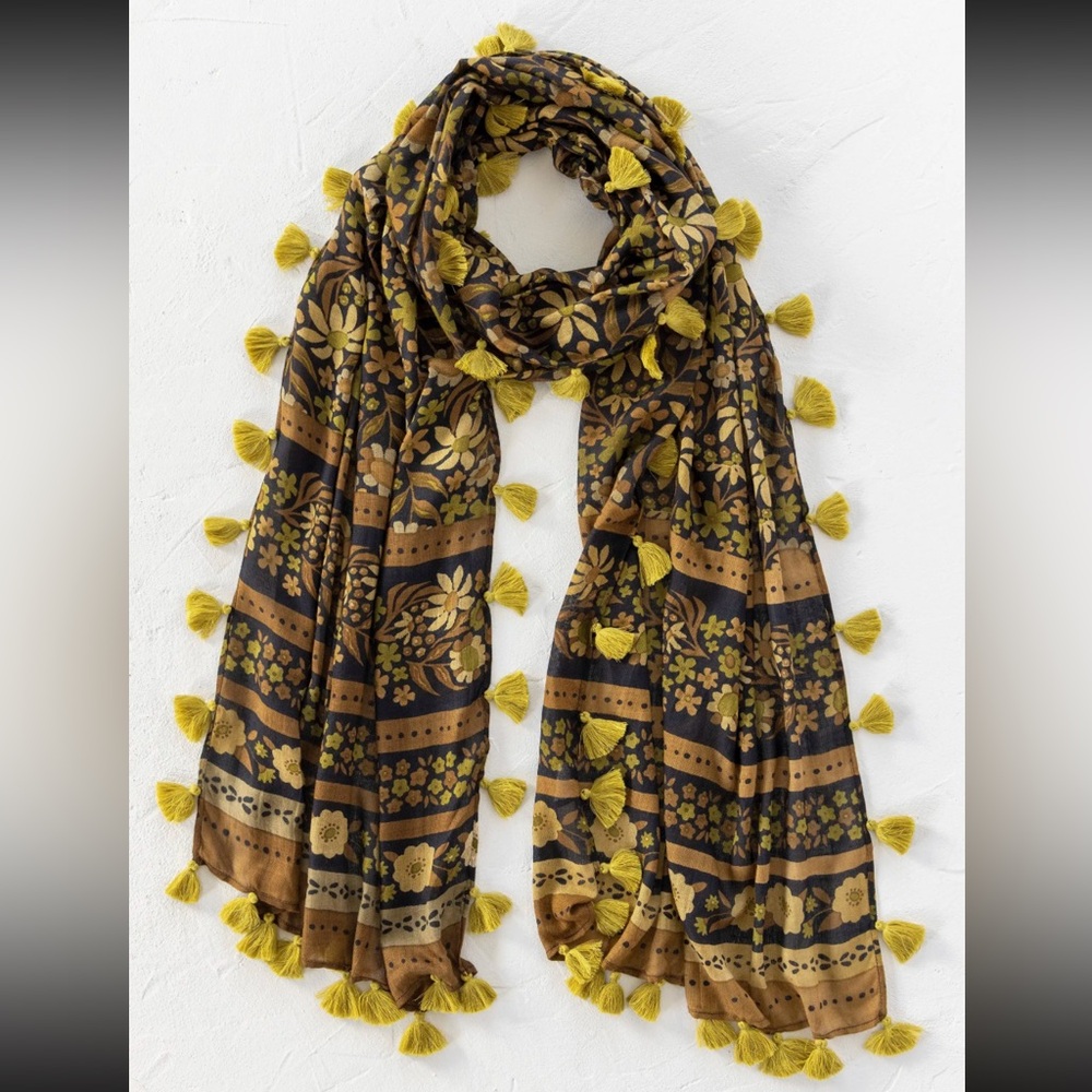 NATURAL LIFE Floral Sayulita Scarf Black Floral - Picture 2 of 8